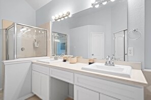 House | 3 bedrooms - Perfect Frisco Home for Relocating Families Fun (Frisco)