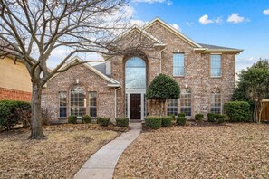 House | 3 bedrooms - Perfect Frisco Home for Relocating Families Fun (Frisco)