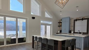 Unclassified image, 2 of 55, button - Sky-view Cottage - 5 Bedroom View Home (Osoyoos)