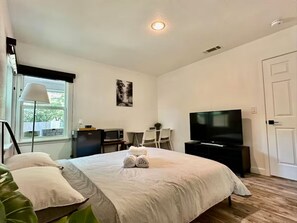 Apartment | 3 bedrooms - Urban Winter Escape Near Bricktown 1ZB 32B (Oklahoma City)