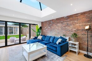 6 bedrooms, free WiFi