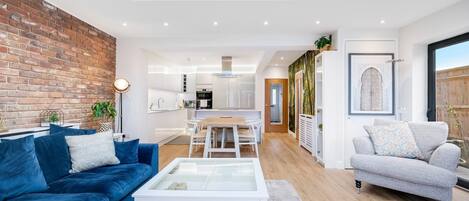 6 bedrooms, free WiFi