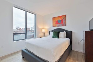 2 bedrooms, desk, iron/ironing board, WiFi