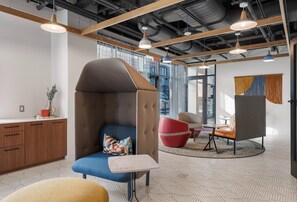 Lobby - Gorgeous Apt with Kitchen and Gym (Boston, MA)