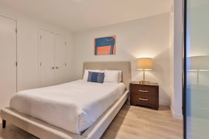 1 bedroom, desk, iron/ironing board, WiFi