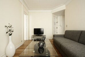 Apartment | Living area | Flat-screen TV