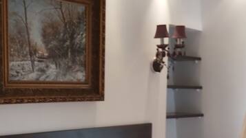 Apartamento, 3 habitaciones | Sistema de insonorización, tabla de planchar con plancha, wifi gratis