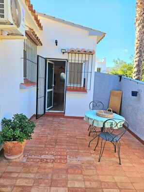 屋外ダイニングエリア