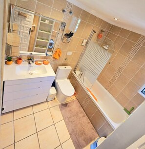 シャワー、ヘアドライヤー、タオル、石鹸