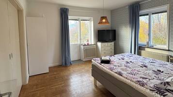 3 bedrooms, desk, free WiFi, bed sheets