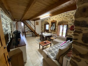 2 bedrooms, desk - Villa Fragk in Nipiditos Village (Minoa Pediada)