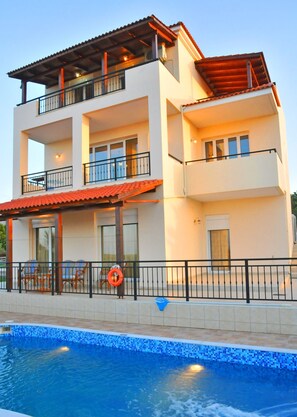 House | 3 bedrooms - Villa Angelika Two-storey House With Pool for 7 (Hersonissos)