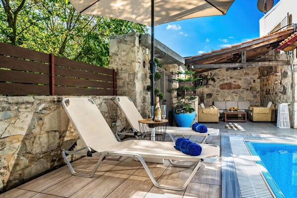 Villa | 2 camere, una scrivania