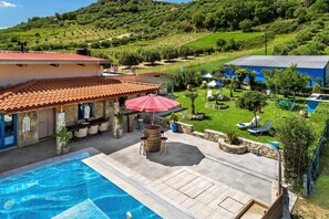 Villa | 2 camere, una scrivania