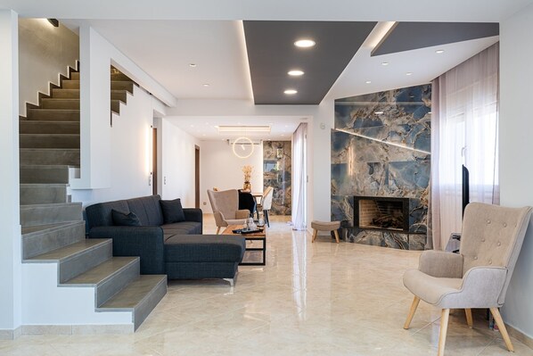 Villa | 3 bedrooms, desk