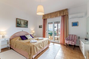 别墅 | 3 多间卧室、办公桌