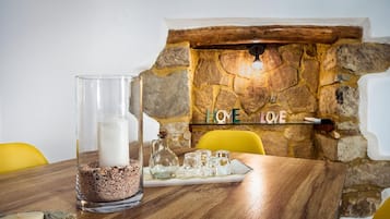 House | 1 bedroom, desk