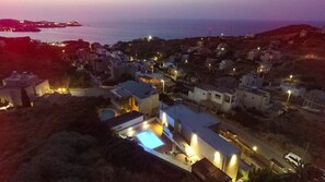 Huvila | 5 makuuhuonetta, työpöytä