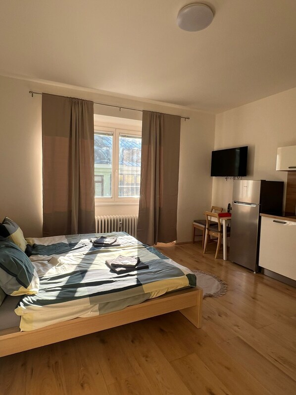 Suite | 1 bedroom, desk, free WiFi