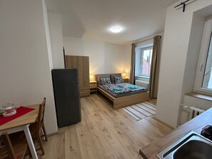 Suite | 1 bedroom, desk, free WiFi