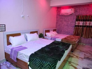 Superior Room | Hypo-allergenic bedding, soundproofing, free WiFi, bed sheets