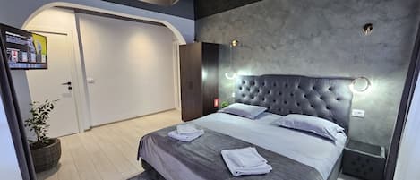 5 bedrooms, WiFi, bed sheets