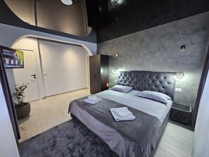 5 bedrooms, WiFi, bed sheets, wheelchair access - Cabana 15 persoane 7 camere  6 băi  Living pentru petreceri  Terase Grătar (Lețcani)