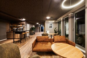 Coin salon dans le hall