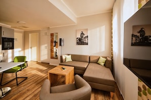 Superior Apartment | Living area | 42-inch Smart TV with satellite channels, Netflix, streaming services - ADAPT APARTMENT HOTEL Siegen (Siegen)
