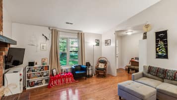 House, 3 Bedrooms | Living area | Smart TV, streaming services