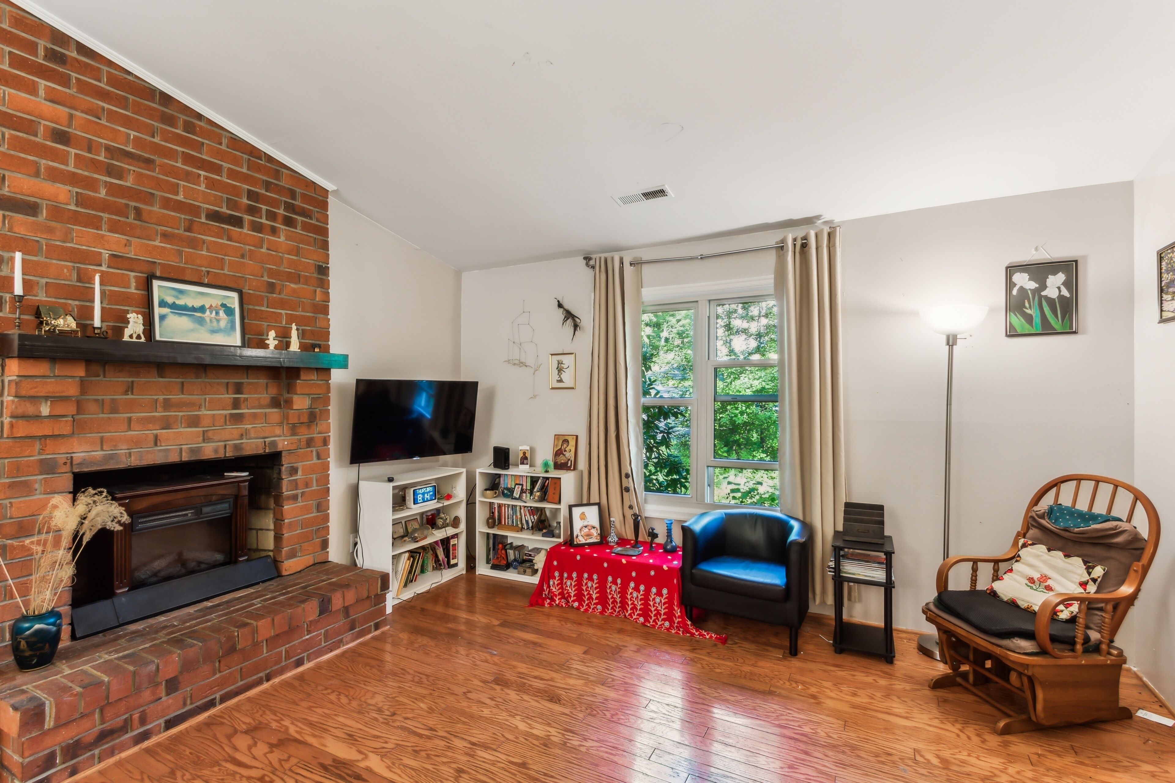 Nhà, 3 phòng ngủ | Khu phòng khách | Smart TV, dịch vụ stream 