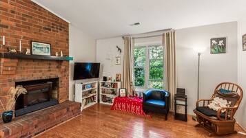 House, 3 Bedrooms | Living area | Smart TV, streaming services