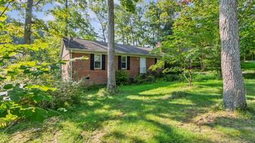 House, 3 Bedrooms | Exterior