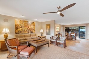 Condo, 2 Bedrooms | Living area