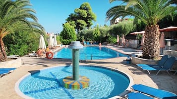 Piscina a l'aire lliure de temporada