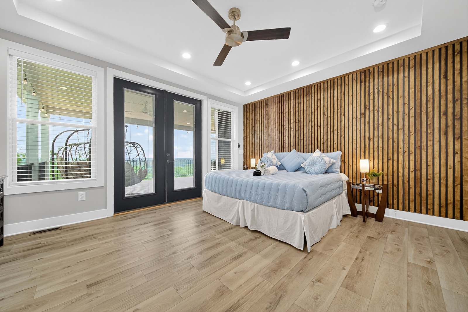 6 bedrooms, iron/ironing board, travel cot, WiFi