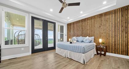 Mountain View Escape with Foothills Views