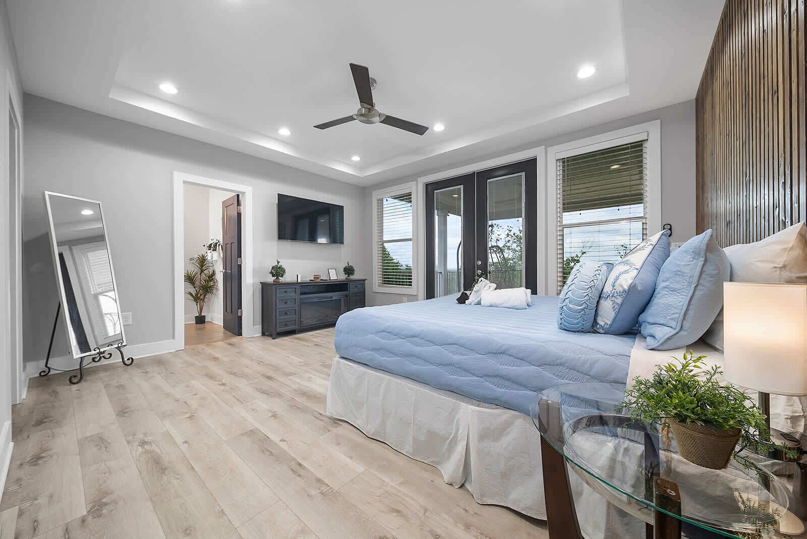 6 bedrooms, iron/ironing board, travel cot, WiFi