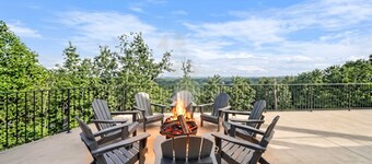 Mountain View Escape with Foothills Views