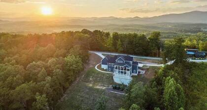 Mountain View Escape with Foothills Views