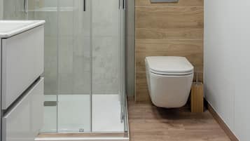 Studio Suite, Balcony | Bathroom