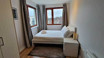 2 bedrooms, iron/ironing board, Internet, bed sheets
