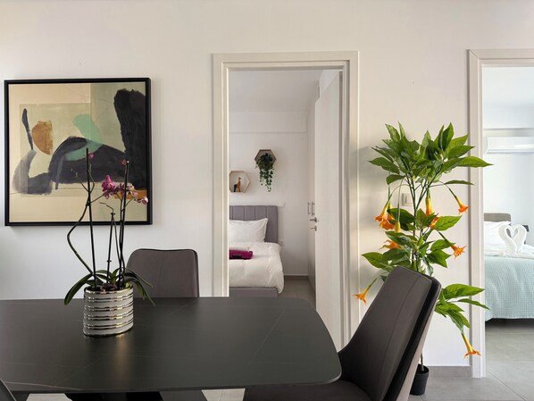 Dining - TH0 - Tesla Smart Building - Cloud9 in the city (Athina)