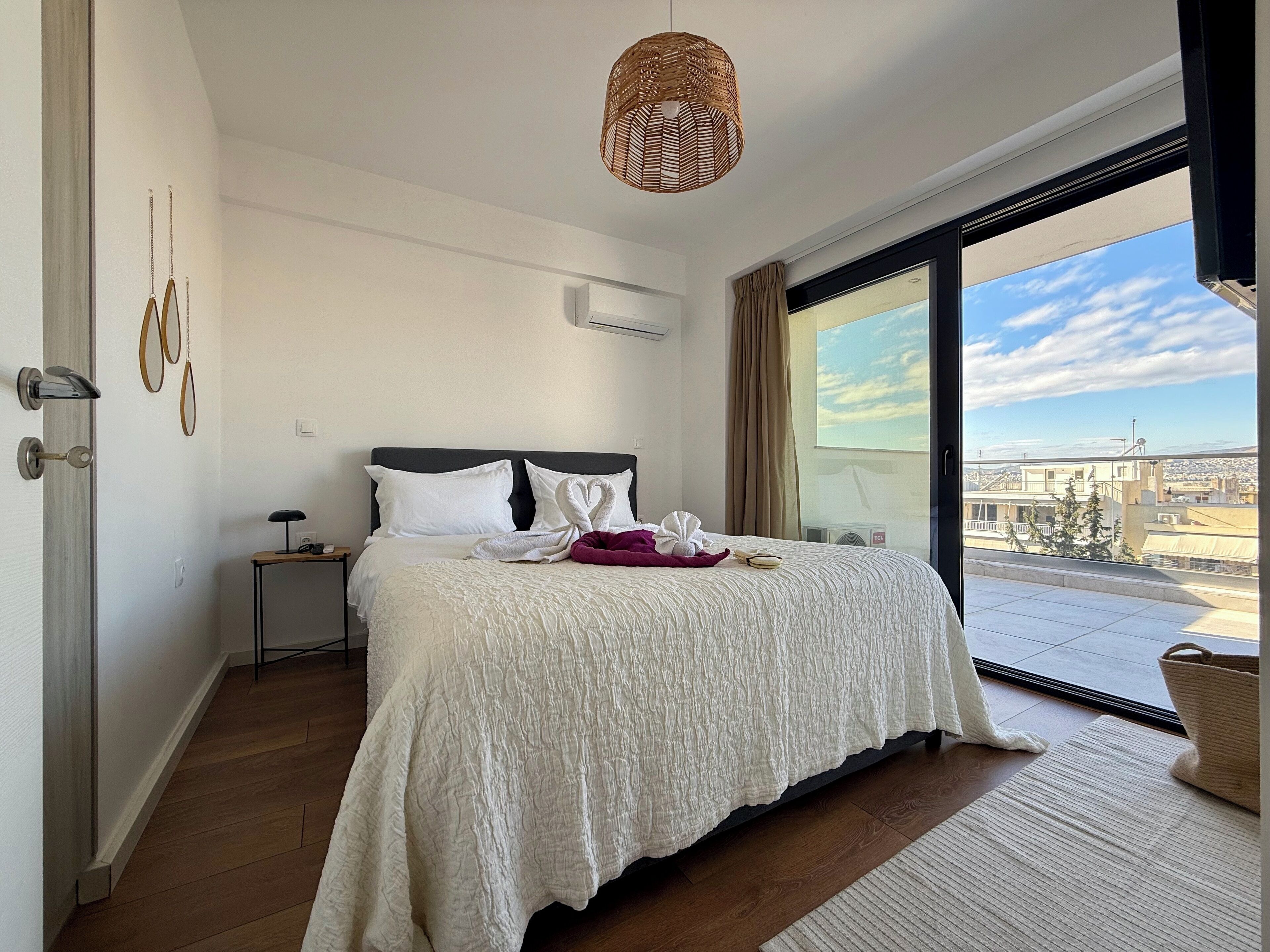 8 chambres, fer et planche à repasser, Wi-Fi, draps fournis