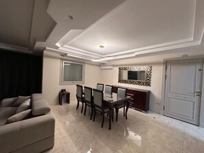 Interior - Cozy 2-bedroom apartment in enchanting Cairo with AC, WiFi (Cairo Governorate)