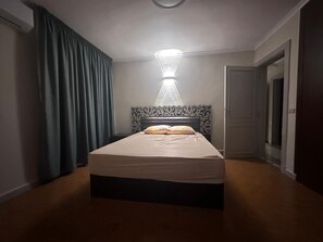 2 bedrooms, iron/ironing board, WiFi, bed sheets - Cozy 2-bedroom apartment in enchanting Cairo with AC, WiFi (Cairo Governorate)