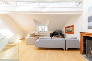 TV, aparelho de som, escritórios