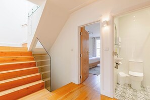 Shower - Contemporary Chic 3BD Home Near Little Venice (Greater London)
