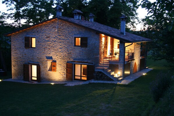 Exterior - Apartment for 6+1 people with pool, wifi and barbecue nestled in the hills (Modigliana)