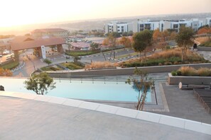 Appartement, 2 slaapkamers, balkon | Zwembad | Een buitenzwembad